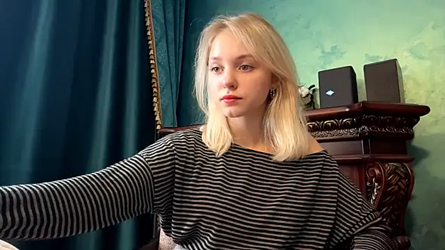 EveryoneEve's Live XXX Chat