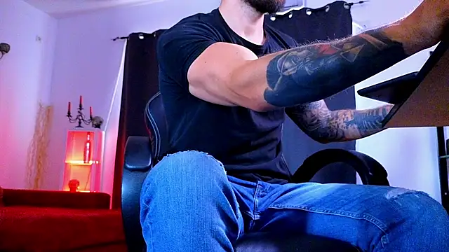 XXX chat uživo modela MightyAaron66