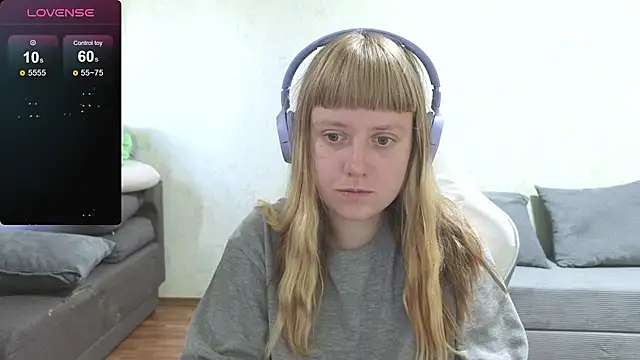 June_shy0 élő XXX-chatje