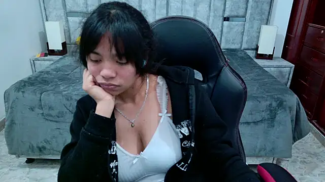 แชท XXX สดของ laureentt_