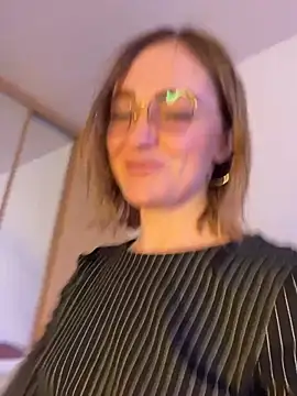 GoldenGoddess- live XXX chat