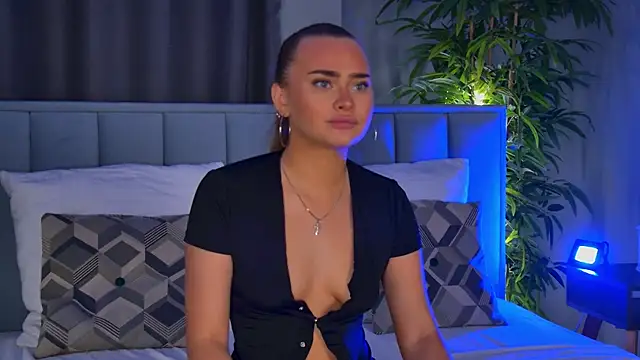 MonicaWestt Webcamshow