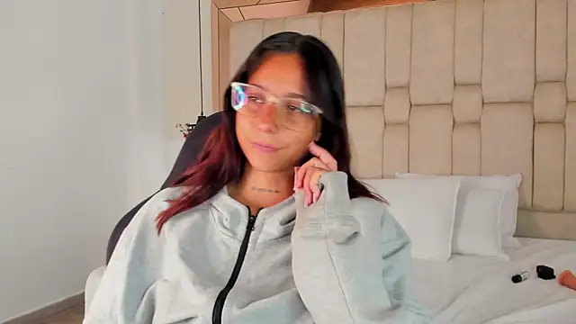 TinyVelvet's Live XXX Chat