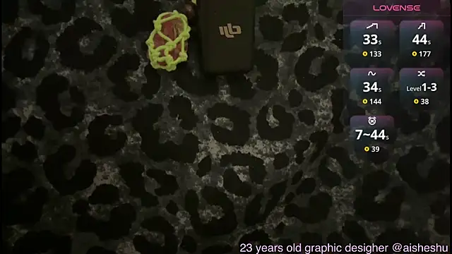 הופעת וובקאם של tasty_stranger_aishe