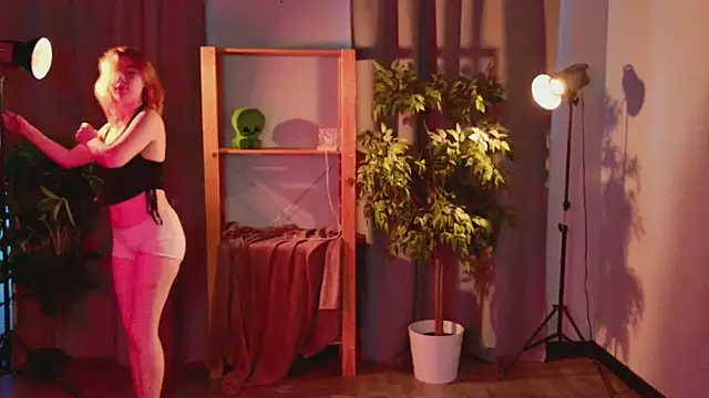 miraiakikのライブXXXチャット