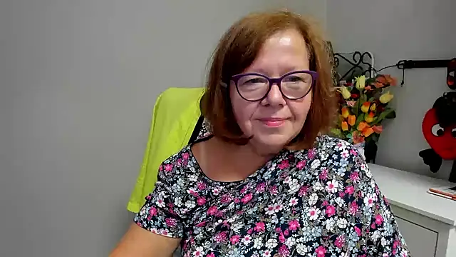 Онлайн чат XXX Adelewildx