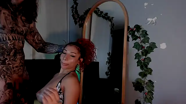 Curly915's Live XXX Chat