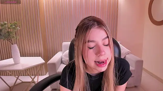 צ'אט XXX בשידור חי של TiffannySins