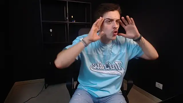 Chat +18 de FelixStarkk ao vivo