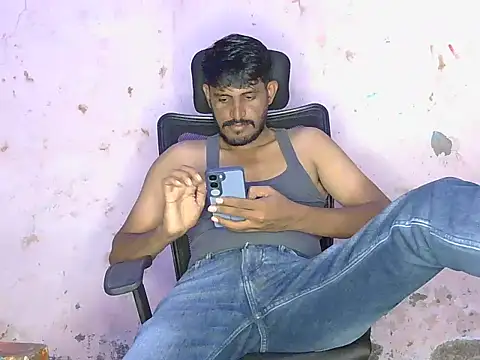 HotXKrish Adlı Modelin Canlı XXX Sohbeti