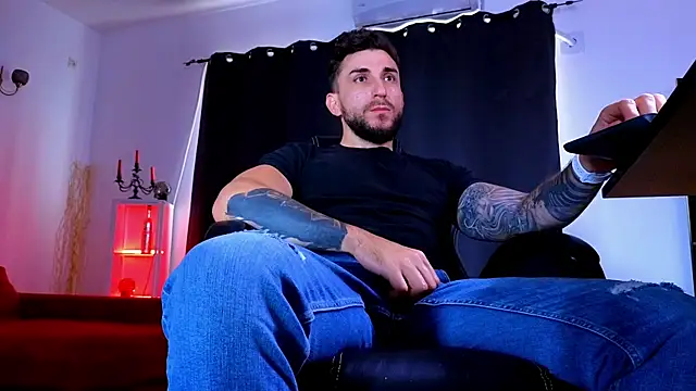 MightyAaron66 Live XXX-chat