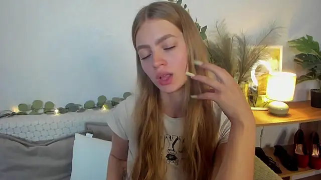 EmillyStarr's Live XXX Chat
