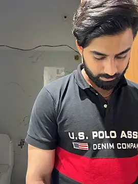 Royalboy_03 Adlı Modelin Canlı XXX Sohbeti