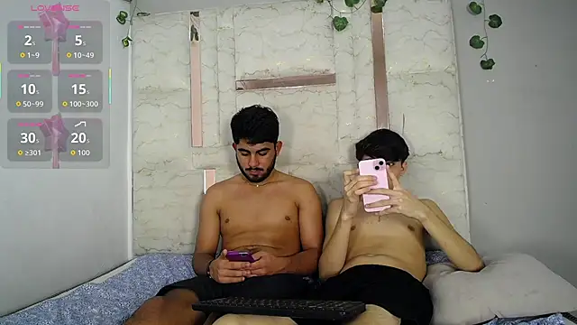 XXX chat uživo modela Michael_and_twinkk
