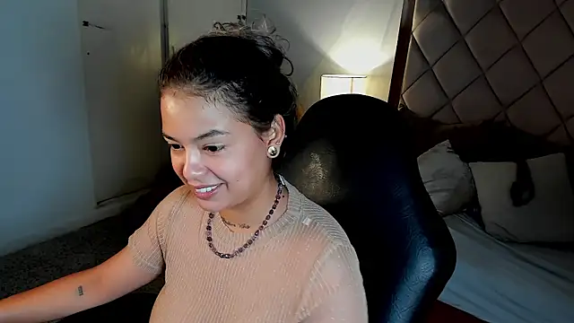dulce_lyraa1's Live XXX Chat