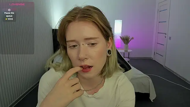 צ'אט XXX בשידור חי של Elira_Vane