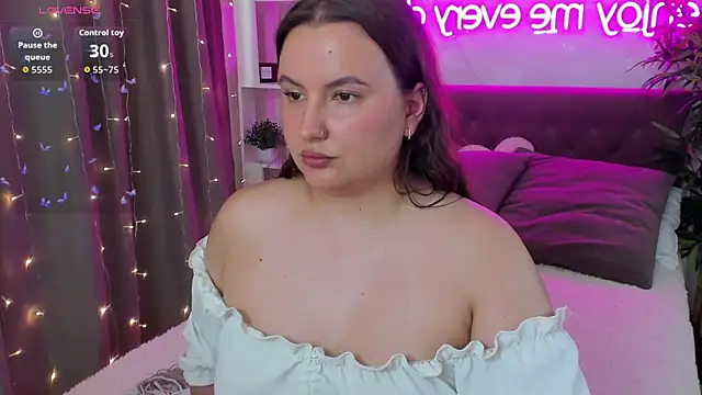 FeralPeach Chat XXX in diretta