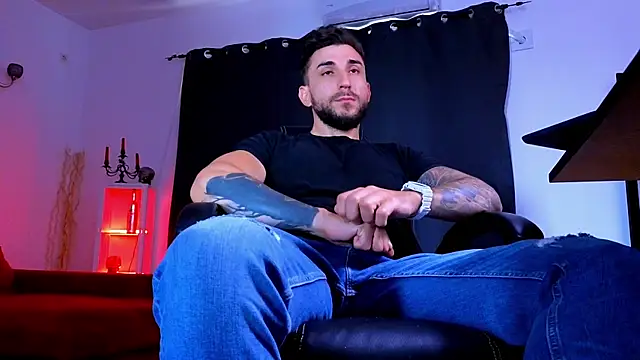 MightyAaron66 live XXX chat