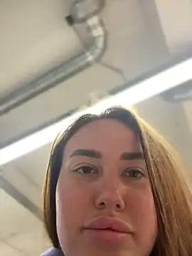 Chat XXX en directo de KiraSunshine