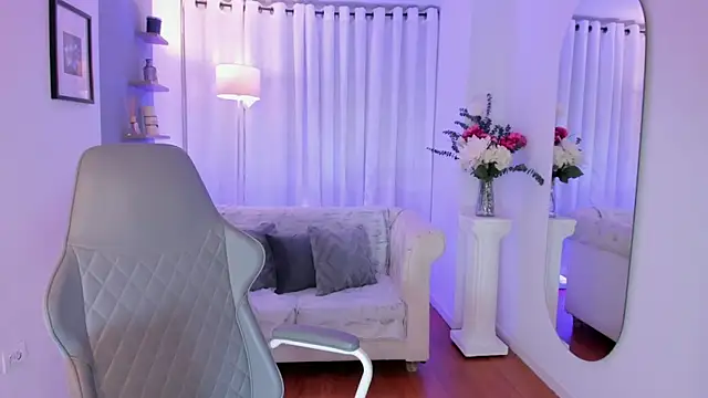 Chat +18 de hanna_mils ao vivo