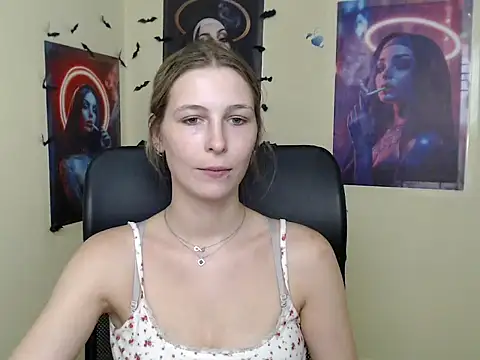 StrangerGi Adlı Modelin Canlı XXX Sohbeti