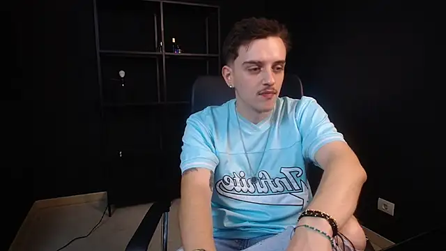 FelixStarkk 网络视讯表演