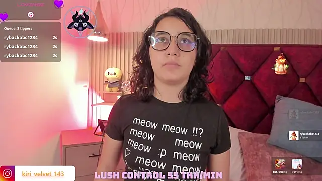 Kiri_Velvet Adlı Modelin Canlı XXX Sohbeti