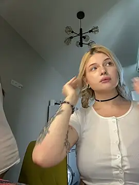 DriveThruCiri Chat XXX in diretta