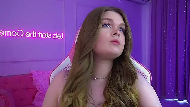CrystalLyons' Live XXX Chat