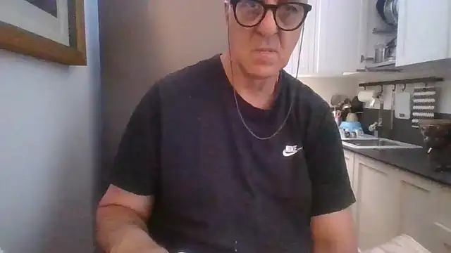 ANONIMO7735's Live XXX Chat