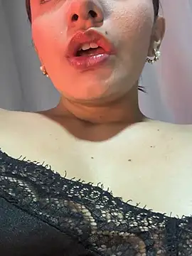 Chat +18 de Melanyprada ao vivo