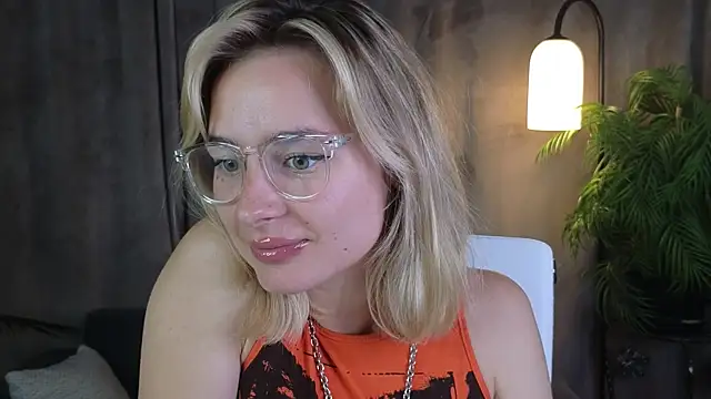 NoraMoreau – Naživo XXX chat