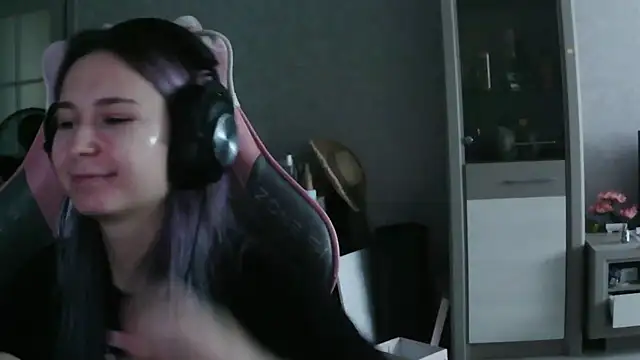 Chat +18 de VladaLevine ao vivo