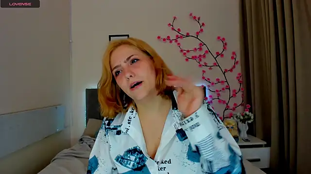 DellaRows élő XXX-chatje