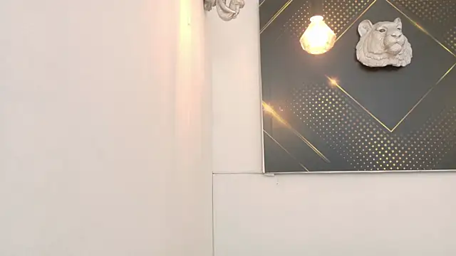 XXX chat uživo modela KingOfTemptation