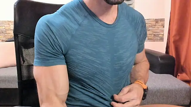 HotHunkTrainer XXX чат на живо