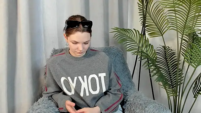 EmilieFerullo Live XXX-Chat
