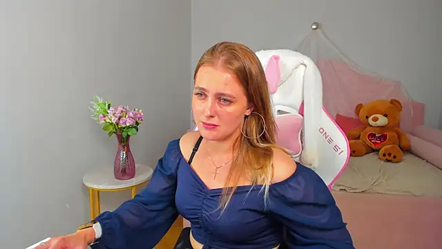 EllaBells' Live XXX Chat