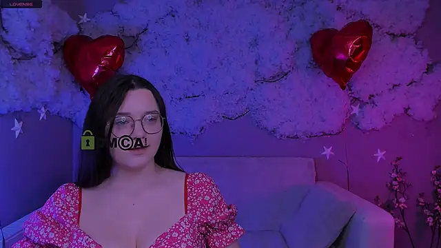nymira: онлайн-секс-чат
