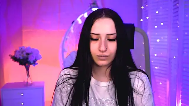 MonicaLowes' Live XXX Chat