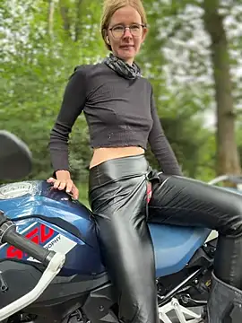 Bikergirl_97 Chat XXX in diretta
