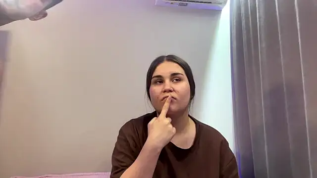 LucyMuur: απευθείας συνομιλία ΧΧΧ