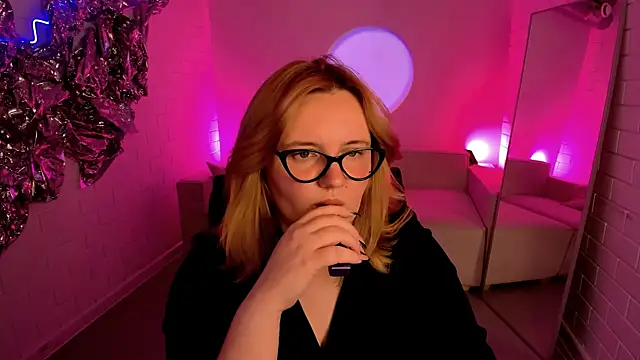 KathyBriggs live XXX chat