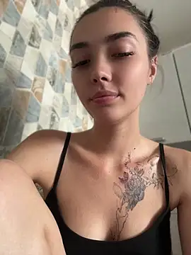 Chat +18 de HoTMiA666 ao vivo