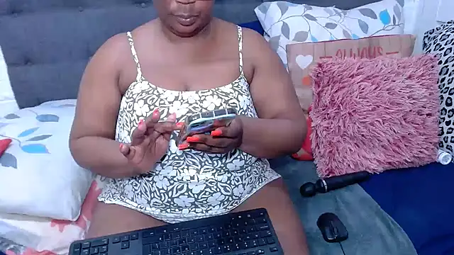 CurveyChocClitX5 Live XXX-chat