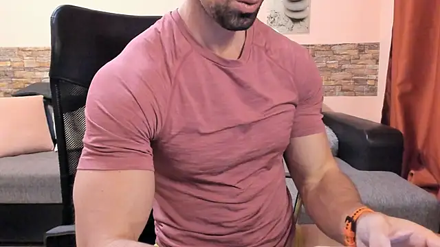 HotHunkTrainer XXX чат на живо