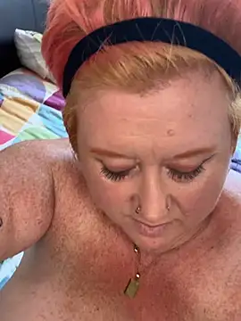 Chat +18 de BustyRedxx ao vivo