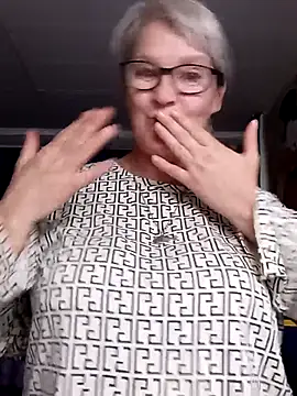Chat +18 de irinamaux ao vivo