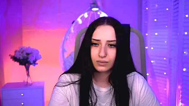 MonicaLowes' Live XXX Chat