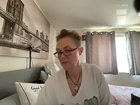 Curvy-Jinxn Live XXX chat